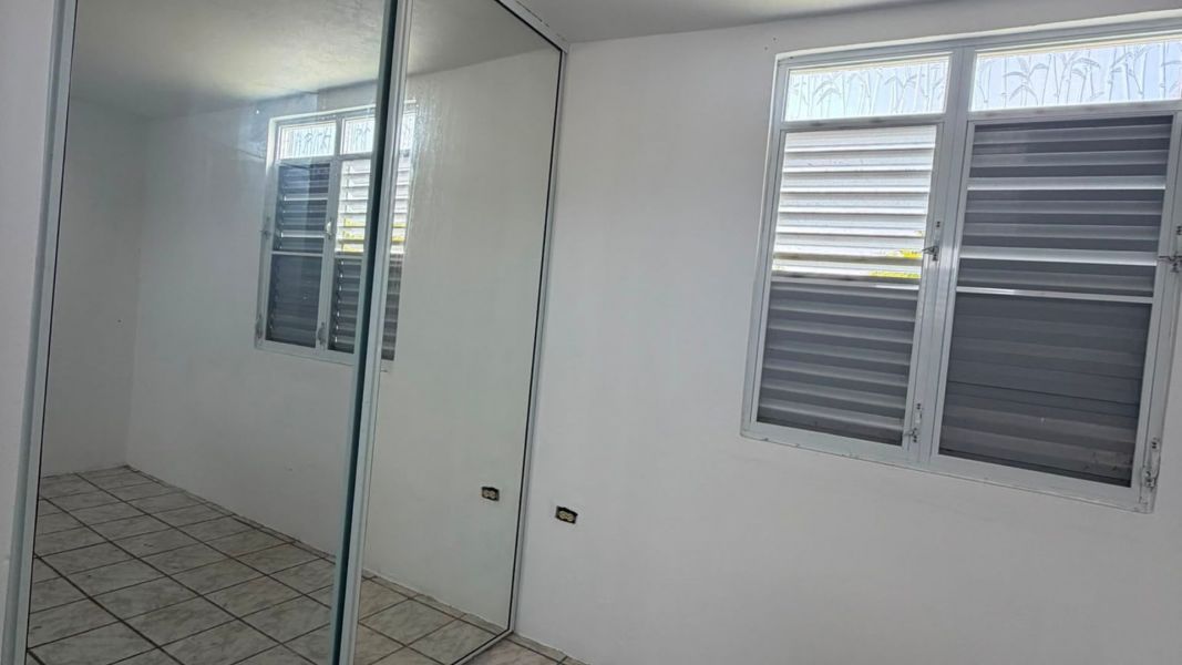 Urb Paseos Reales Casa D-9 Calle Monarca, Arecibo - 7