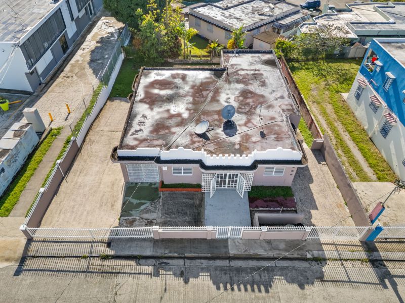 Calle Luis Barreras 172 Bo Pueblo Cayey 00736 PR