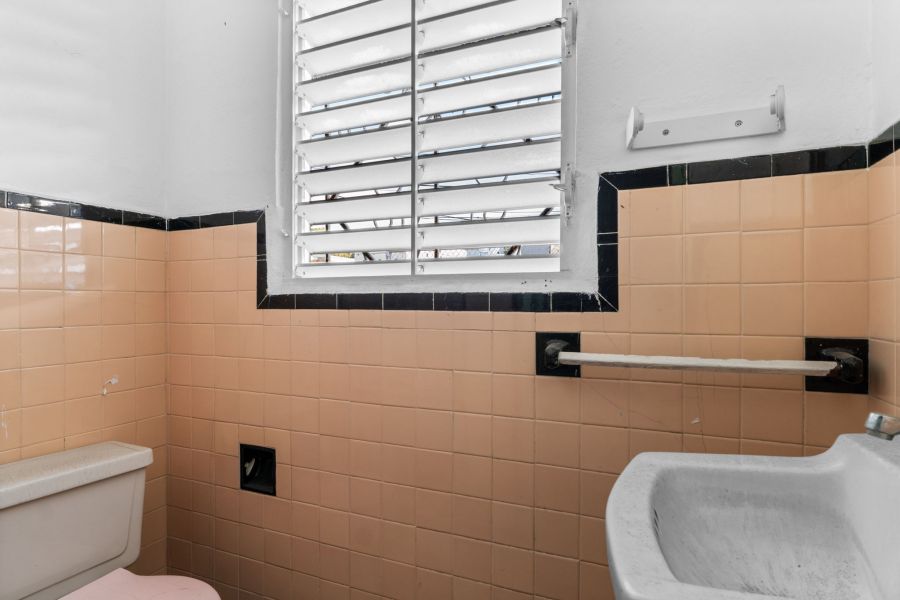 Calle Luis Barreras 172 Bo Pueblo Cayey 00736 PR