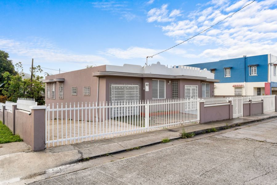 Calle Luis Barreras 172 Bo Pueblo Cayey 00736 PR