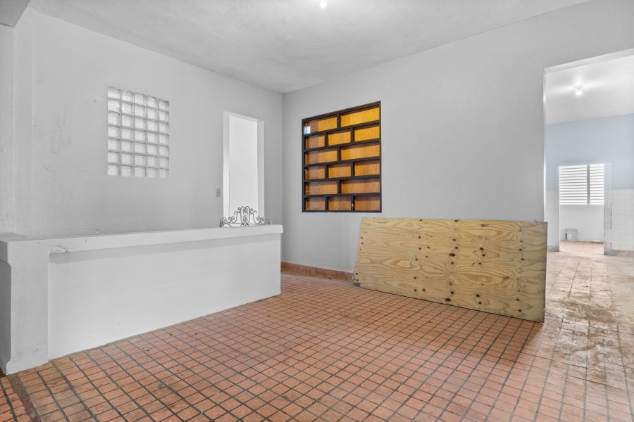 Calle Luis Barreras 172 Bo Pueblo Cayey 00736 PR