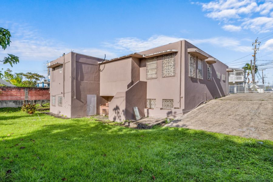 Calle Luis Barreras 172 Bo Pueblo Cayey 00736 PR