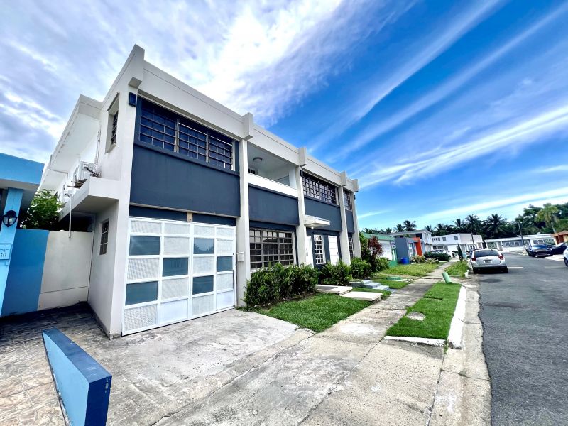 G14 Calle 15 Urb Jardines De Country Club Carolina 00983 PR