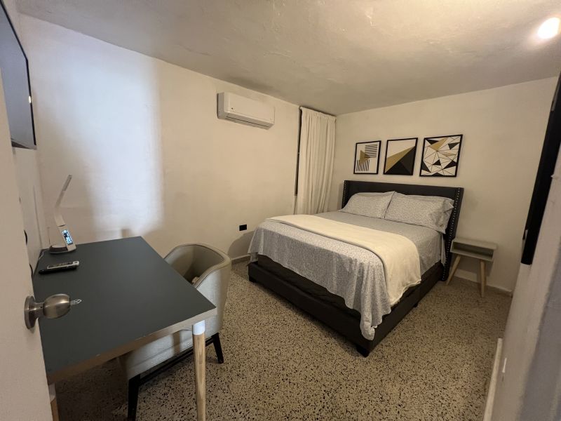 G14 Calle 15 Urb Jardines De Country Club Carolina 00983 PR