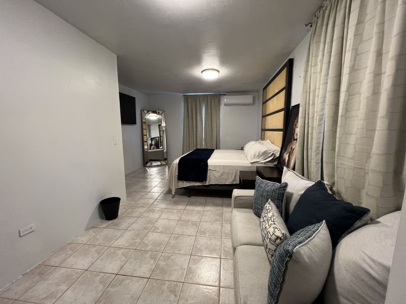 G14 Calle 15 Urb Jardines De Country Club Carolina 00983 PR