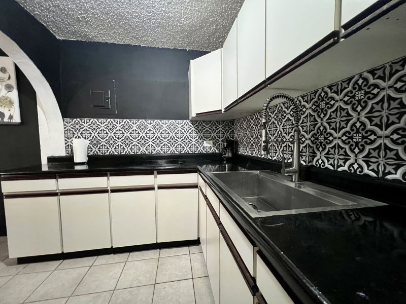 G14 Calle 15 Urb Jardines De Country Club Carolina 00983 PR