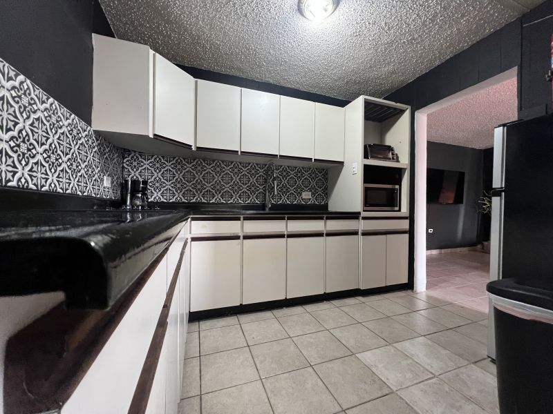 G14 Calle 15 Urb Jardines De Country Club Carolina 00983 PR