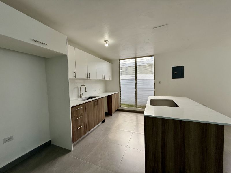 Urb Ciudad Jardin I #83 Calle #6 Toa Alta 00953 PR