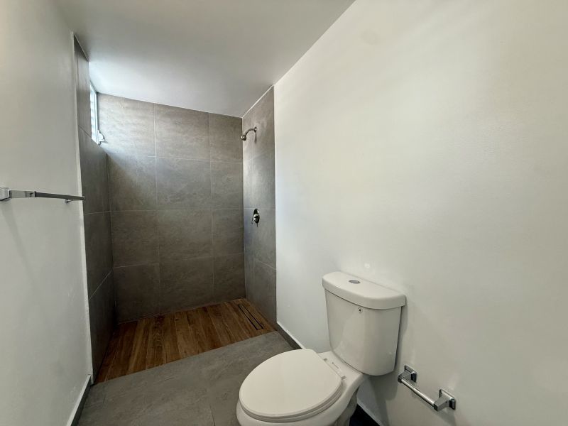 Urb Ciudad Jardin I #83 Calle #6 Toa Alta 00953 PR