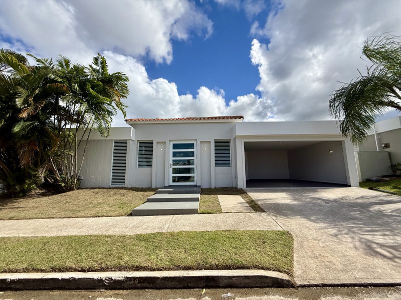 Urb Ciudad Jardin I #83 Calle #6 Toa Alta 00953 PR