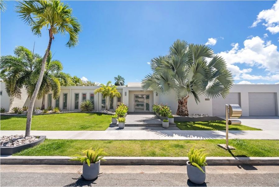 Urb Vistamar Marina Oeste B-1 Ave Galicia Carolina 00983 PR