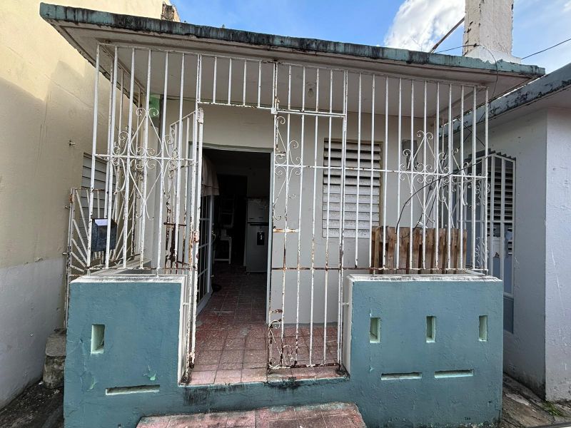 23 Calle Quiñones Bo Pueblo Manati 00674 PR