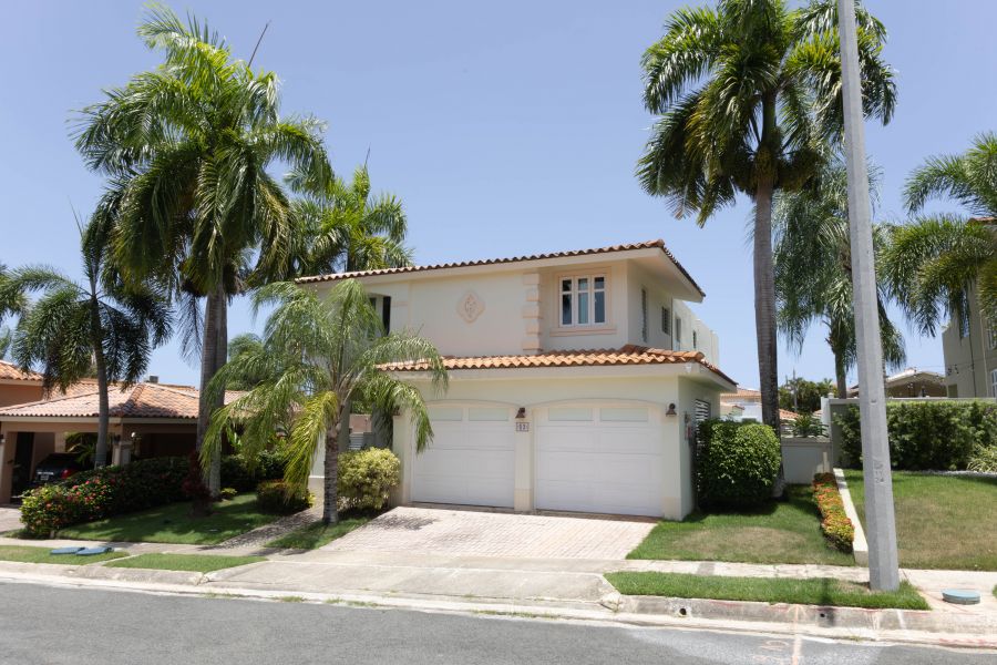 Urb Grand Palm 1 D3 Calle Real Palm Drive Vega Alta 00692 PR