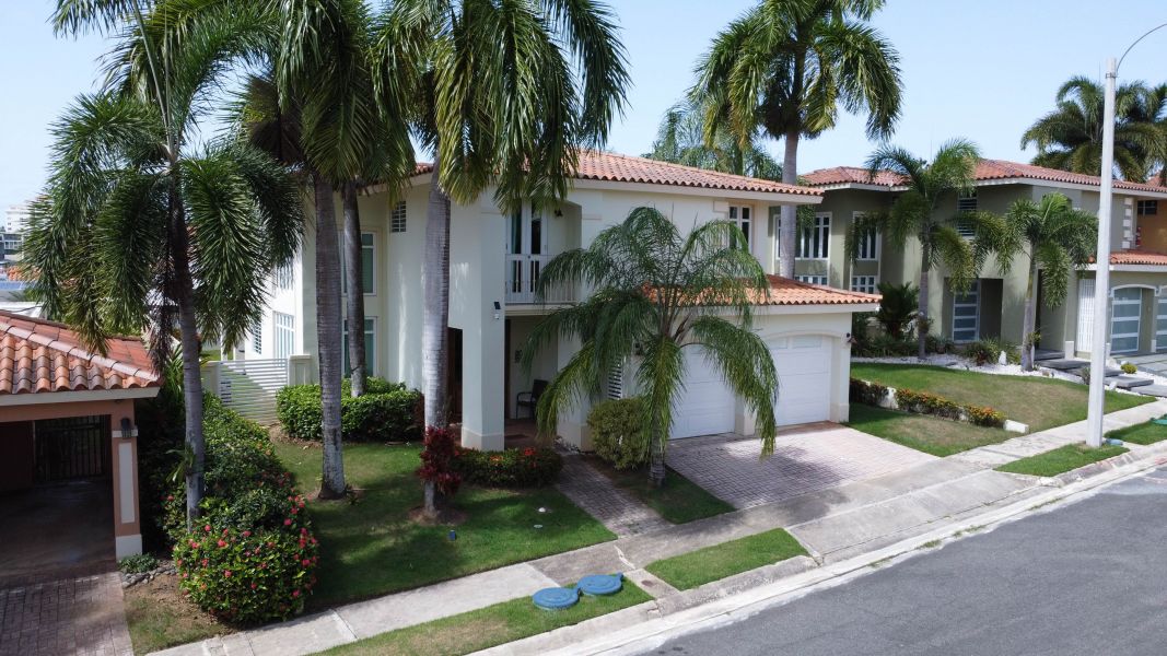 Urb Grand Palm 1 D3 Calle Real Palm Drive Vega Alta 00692 PR