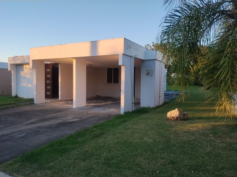 Solar 9 Urb Vega Costera Bo Puerto Nuevo Vega Baja 00693 PR