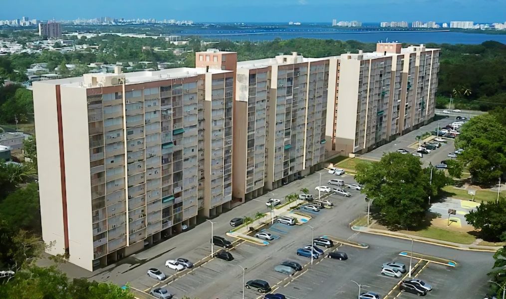 Cond. Torres de Cervantes, San Juan — foto 1