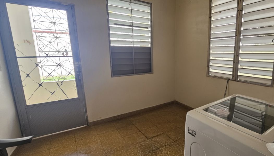 Bo Pueblo 33 Calle Arzuaga Juncos 00777 PR