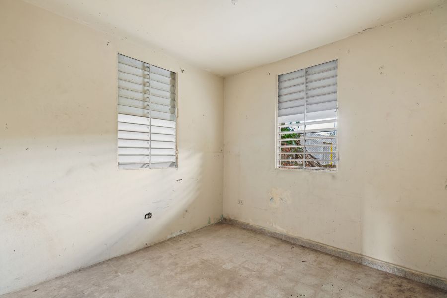 Urb Eduardo J Saldaña H4 Calle Caoba Carolina 00984 PR