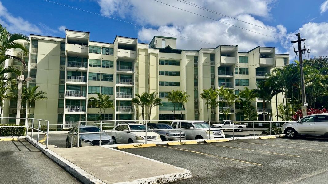 Cond Atrium Park 37 Calle Regina Medina Apt 205 Guaynabo 00969 PR