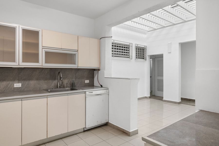 Calle Central #659 Apt 1 Cond Gomez Meltz San Juan 00907 PR