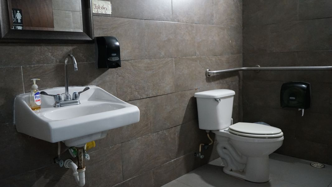 S14 Calle Lealtad Urb Levittown Restaurante El Nue Toa Baja 00949 PR