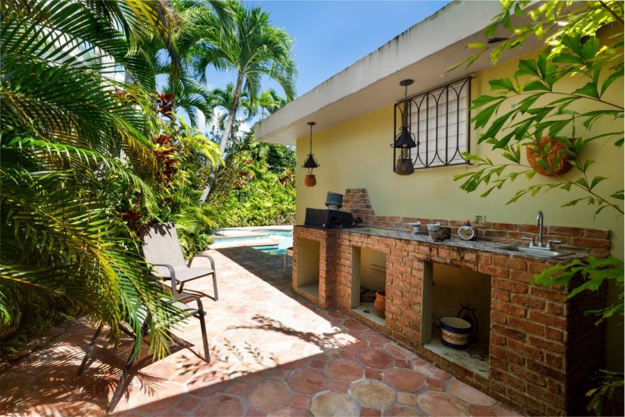 Calle 11 #3 Alturas De Torrimar Guaynabo 00969 PR