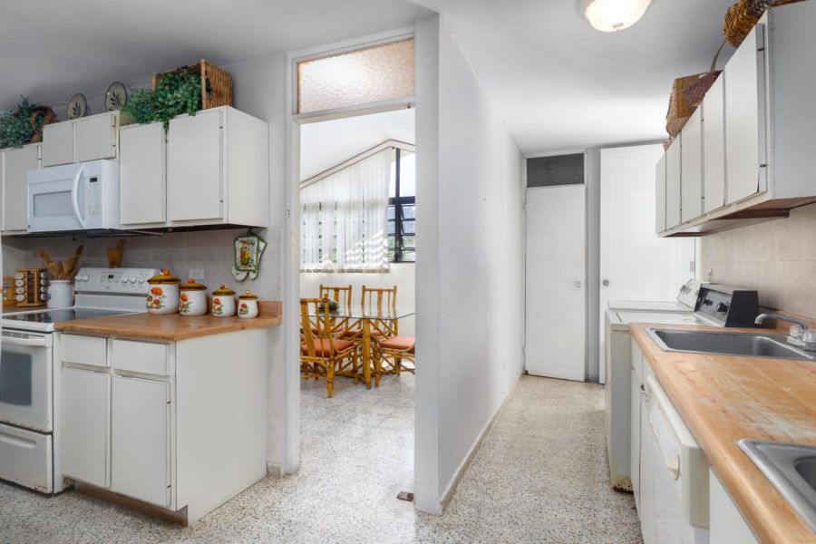 Calle 11 #3 Alturas De Torrimar Guaynabo 00969 PR