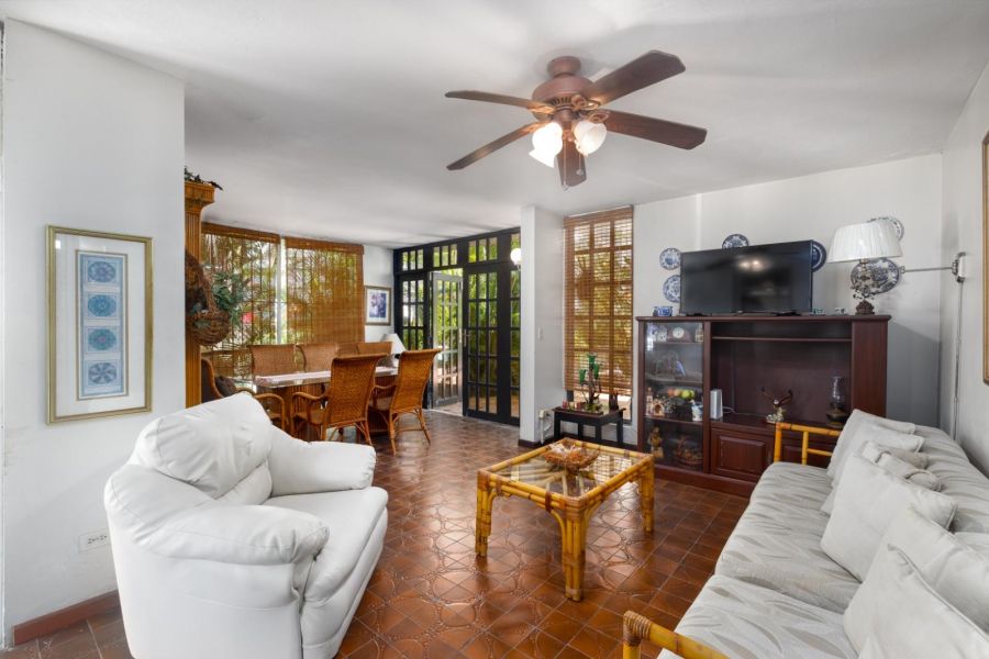 Calle 11 #3 Alturas De Torrimar Guaynabo 00969 PR