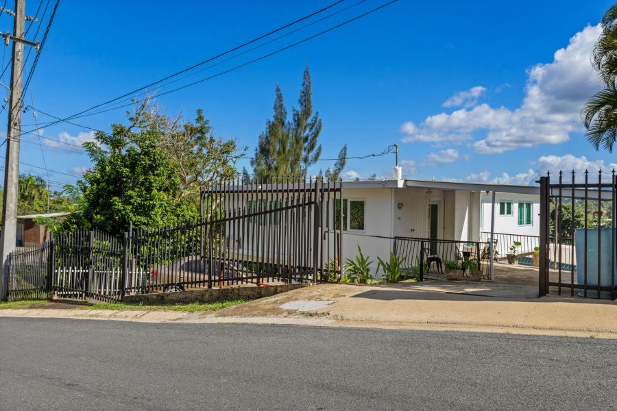 Camino Juanillo Fuentes Solar # 20 Barrio Santa Ro Guaynabo 00971 PR