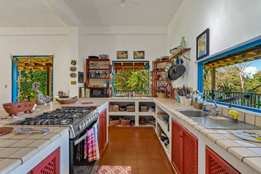 Carr 792 Km 3.5 Sector La Escuelita Bo Sonadora Aguas Buenas 00703 PR