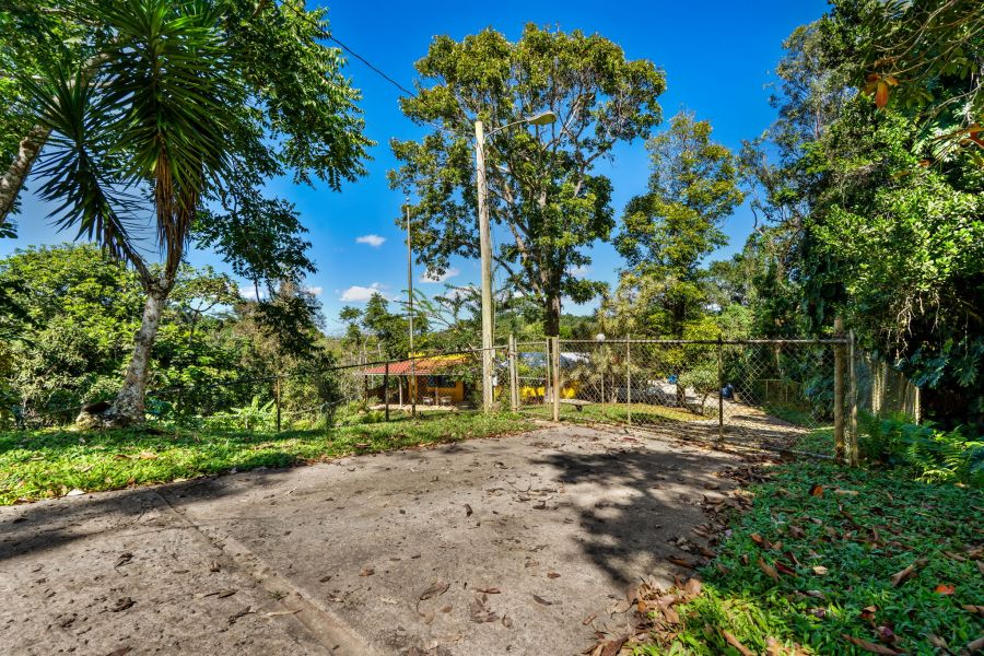 Carr 792 Km 3.5 Sector La Escuelita Bo Sonadora Aguas Buenas 00703 PR