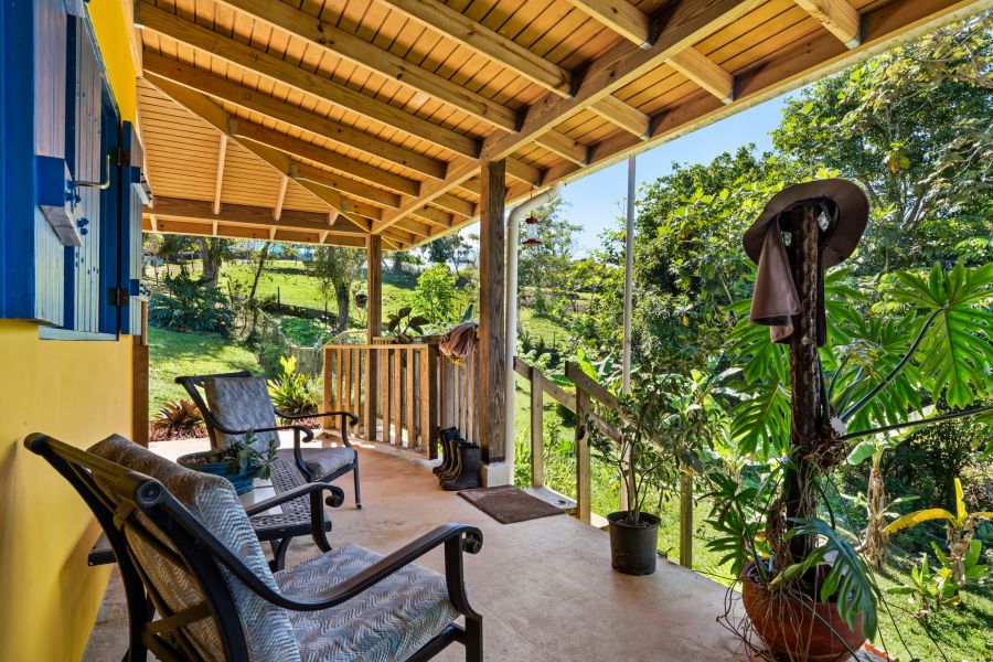 Carr 792 Km 3.5 Sector La Escuelita Bo Sonadora Aguas Buenas 00703 PR