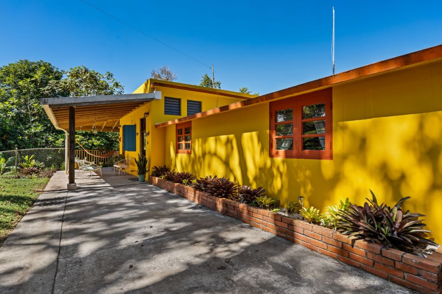 Carr 792 Km 3.5 Sector La Escuelita Bo Sonadora Aguas Buenas 00703 PR