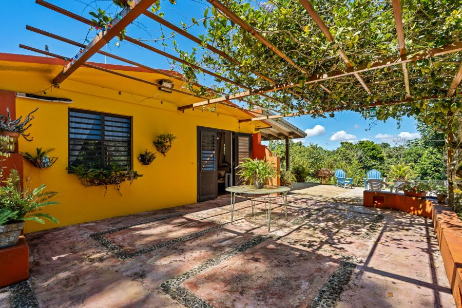 Carr 792 Km 3.5 Sector La Escuelita Bo Sonadora Aguas Buenas 00703 PR