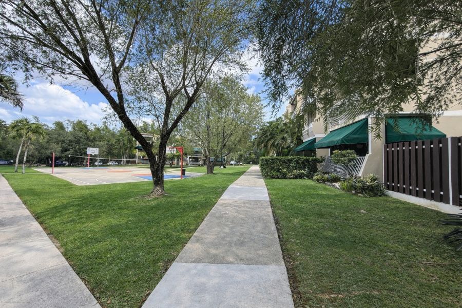 Cond Paseo Degetau Apto 2015k Caguas 00725 PR