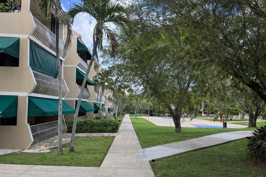 Cond Paseo Degetau Apto 2015k Caguas 00725 PR