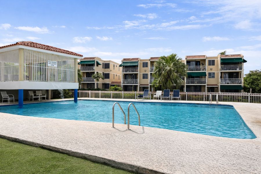 Cond Paseo Degetau Apto 2015k Caguas 00725 PR