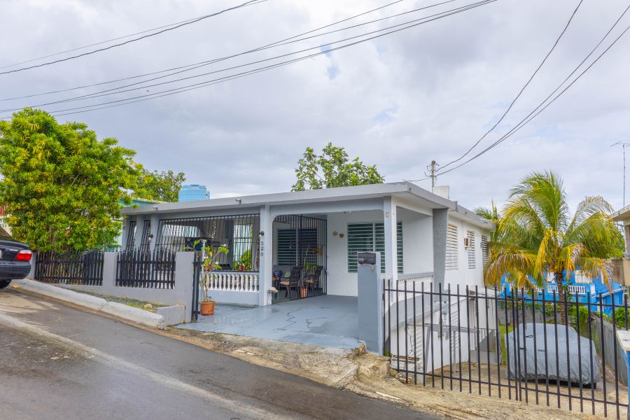 328 Calle 13 Urb Vista Verde, Aguadilla - 1