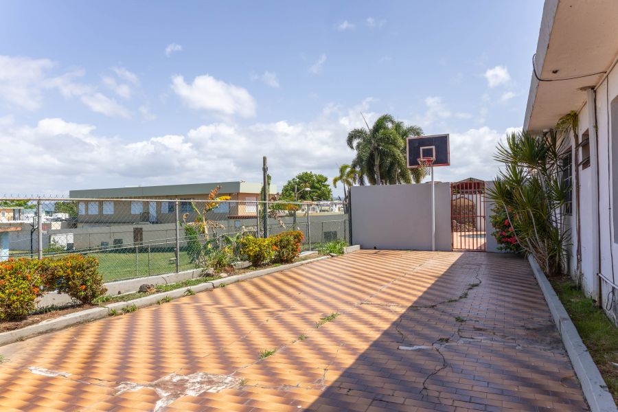Urb Sierra Bayamon 44-7 Calle 38, Bayamon - 12
