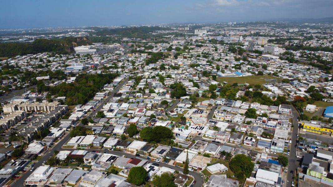 Urb Sierra Bayamon 44-7 Calle 38, Bayamon - 17