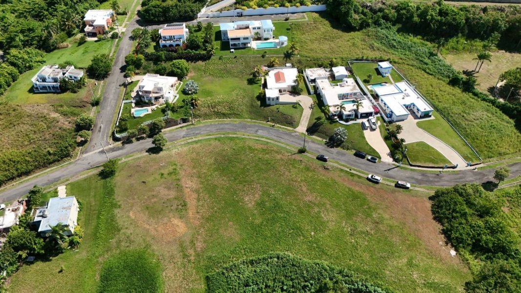 Urb Vistas De Yunque Mar #24 Calle 1 Rio Grande 00745 PR