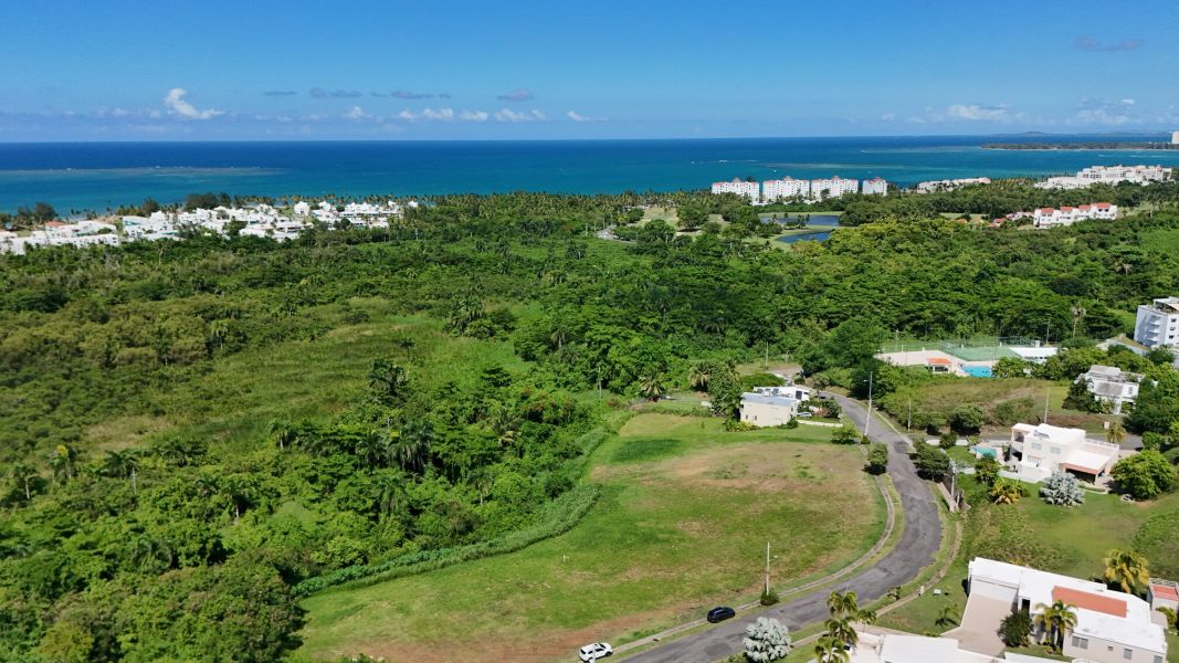 Urb Vistas De Yunque Mar #24 Calle 1 Rio Grande 00745 PR