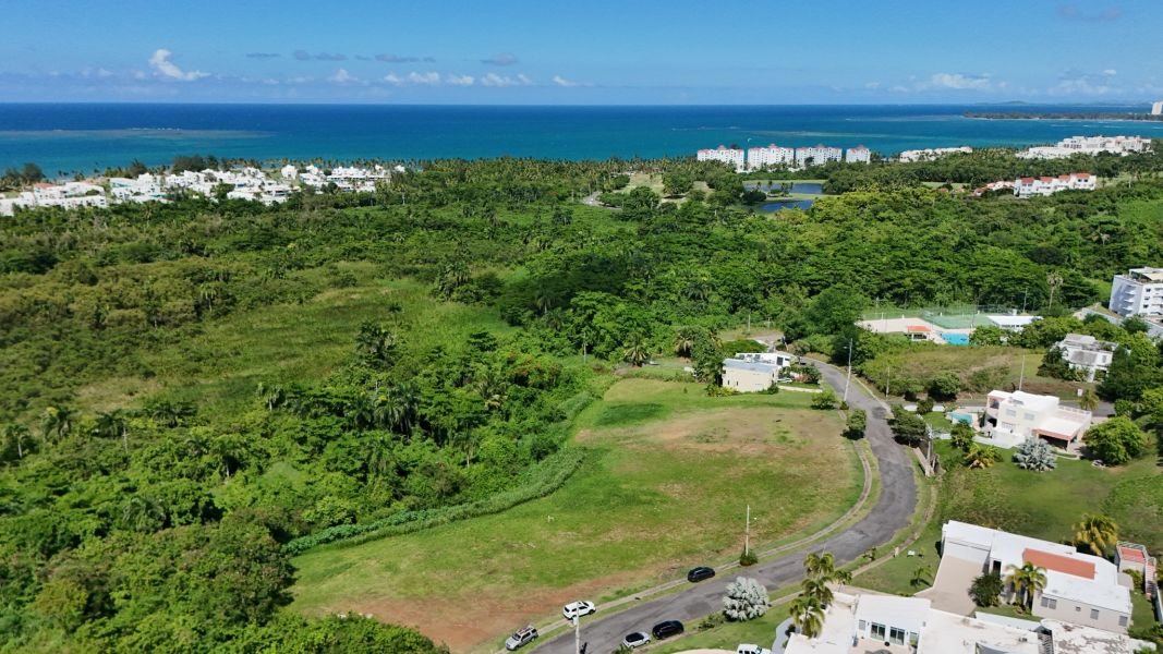 Urb Vistas De Yunque Mar #24 Calle 1 Rio Grande 00745 PR