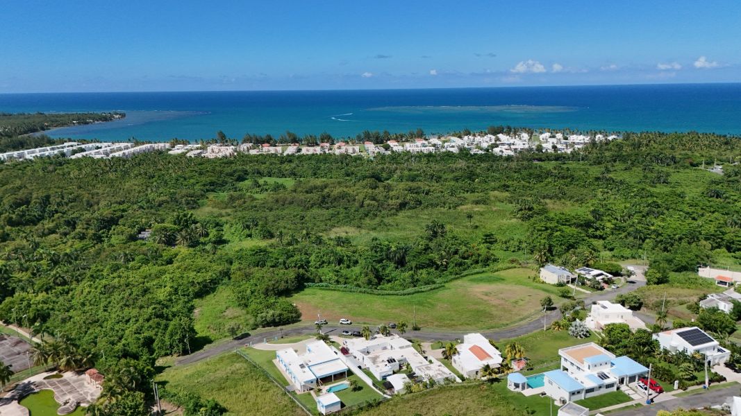 Urb Vistas De Yunque Mar #24 Calle 1 Rio Grande 00745 PR