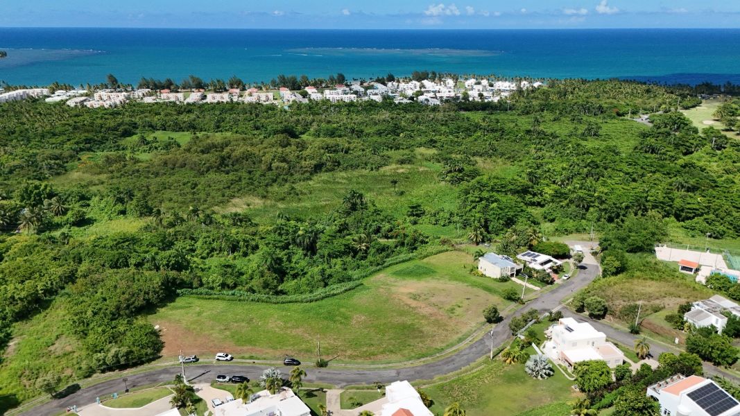 Urb Vistas De Yunque Mar #24 Calle 1 Rio Grande 00745 PR