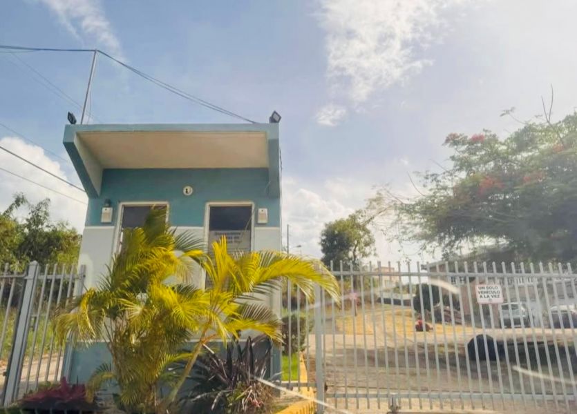 Urb Vistas De Yunque Mar #24 Calle 1 Rio Grande 00745 PR