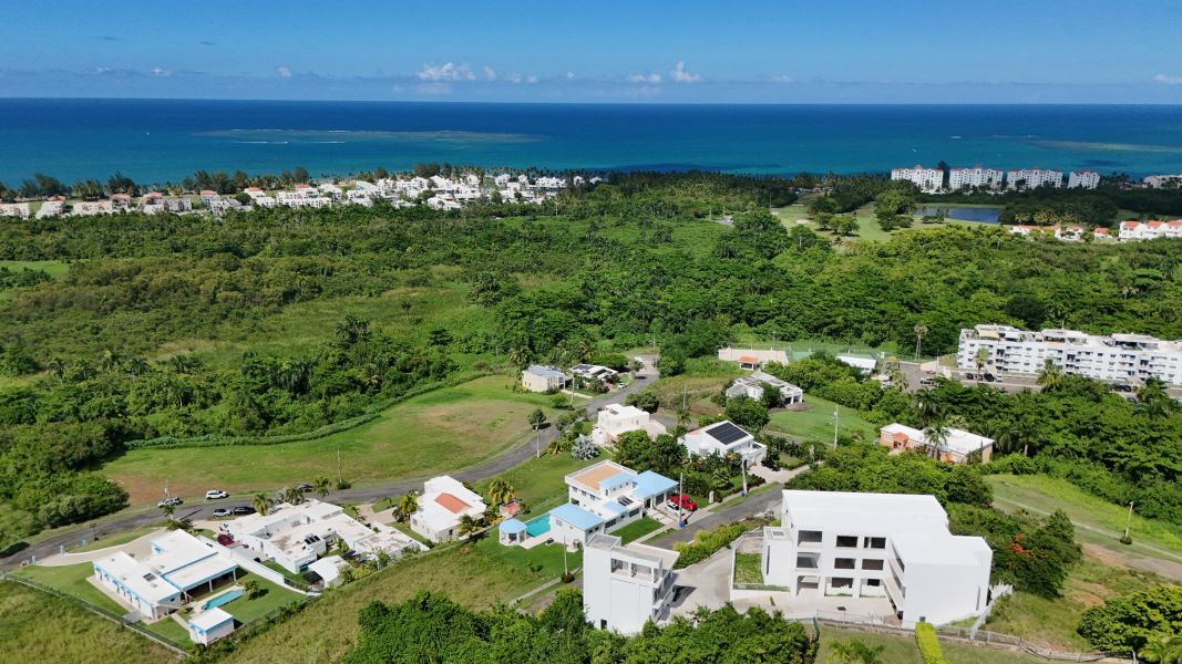 Urb Vistas De Yunque Mar #24 Calle 1 Rio Grande 00745 PR