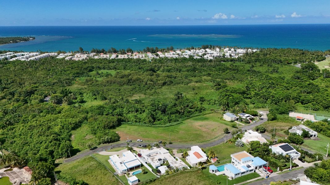 Urb Vistas De Yunque Mar #24 Calle 1 Rio Grande 00745 PR