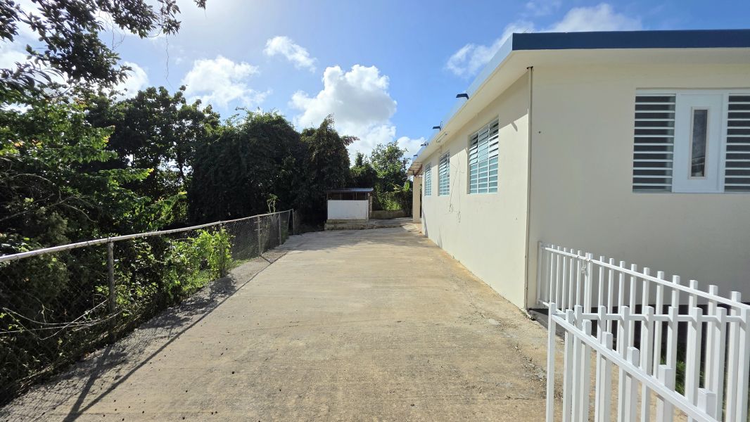 Reparto Las Brisas 3014 Calle Adoracion Isabela 00662 PR