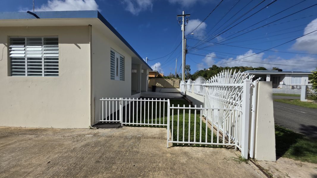 Reparto Las Brisas 3014 Calle Adoracion Isabela 00662 PR